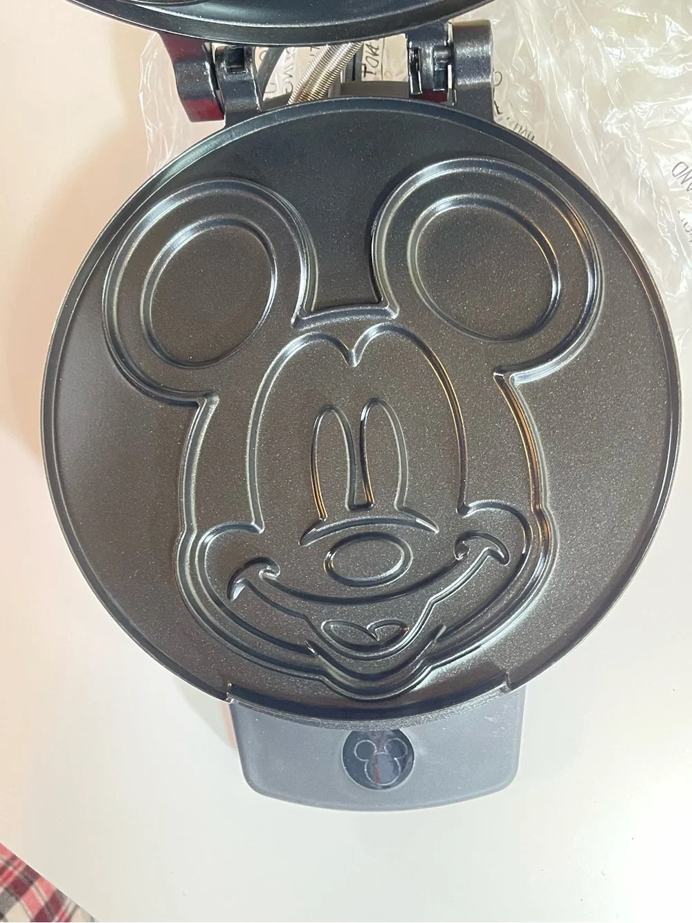 Disney Mickey Mouse 7.5 Inch Single Waffle Maker NIB Kitchen DCM12 Nonstick